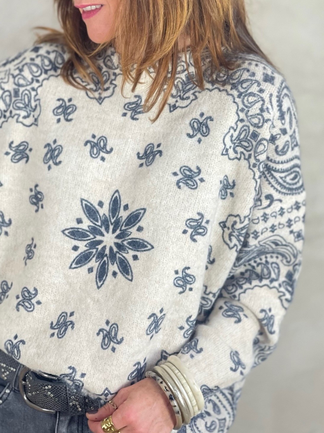 Pull écru motifs paisley