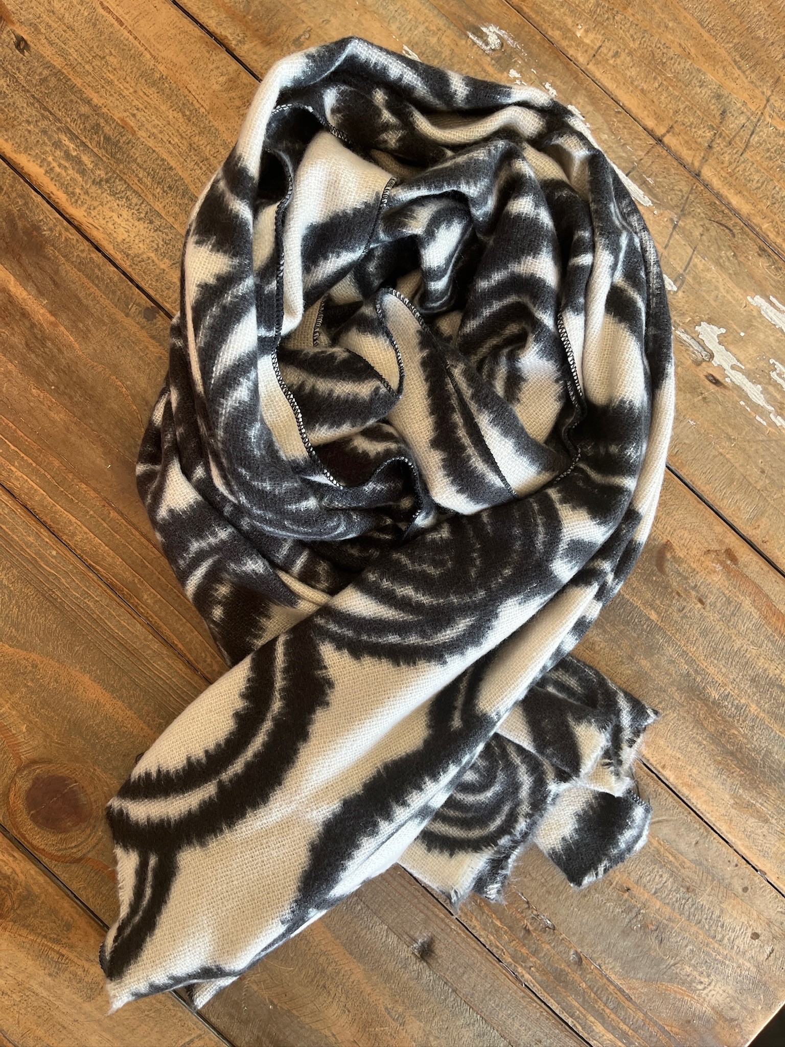 Foulard beige à motifs