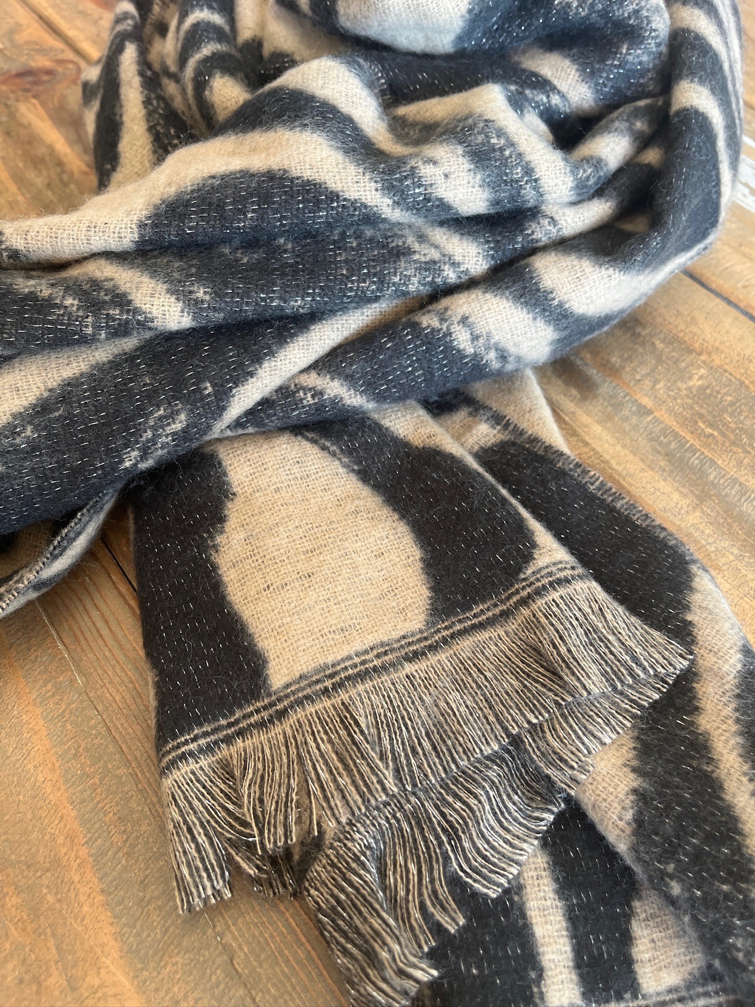 Foulard noir et camel irisé