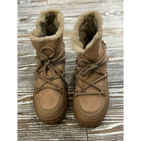 Moon boots camel