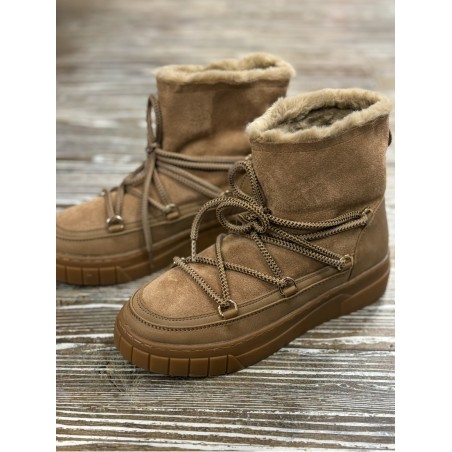 Moon boots camel