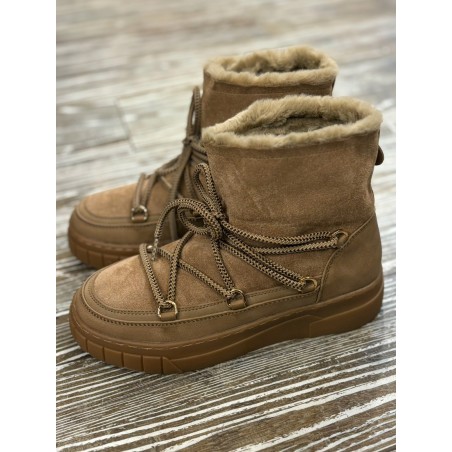 Moon boots camel