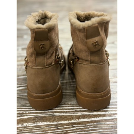 Moon boots camel