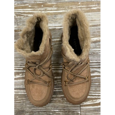 Moon boots camel