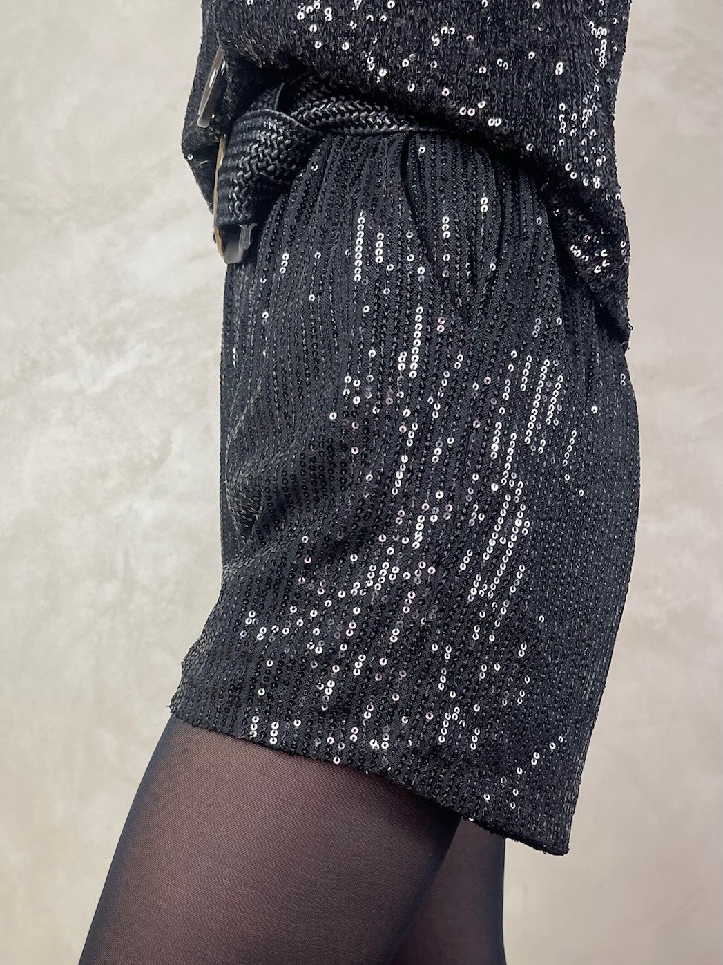 Short sequins noir