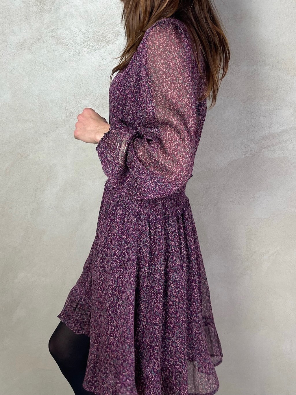 Robe prune à motifs