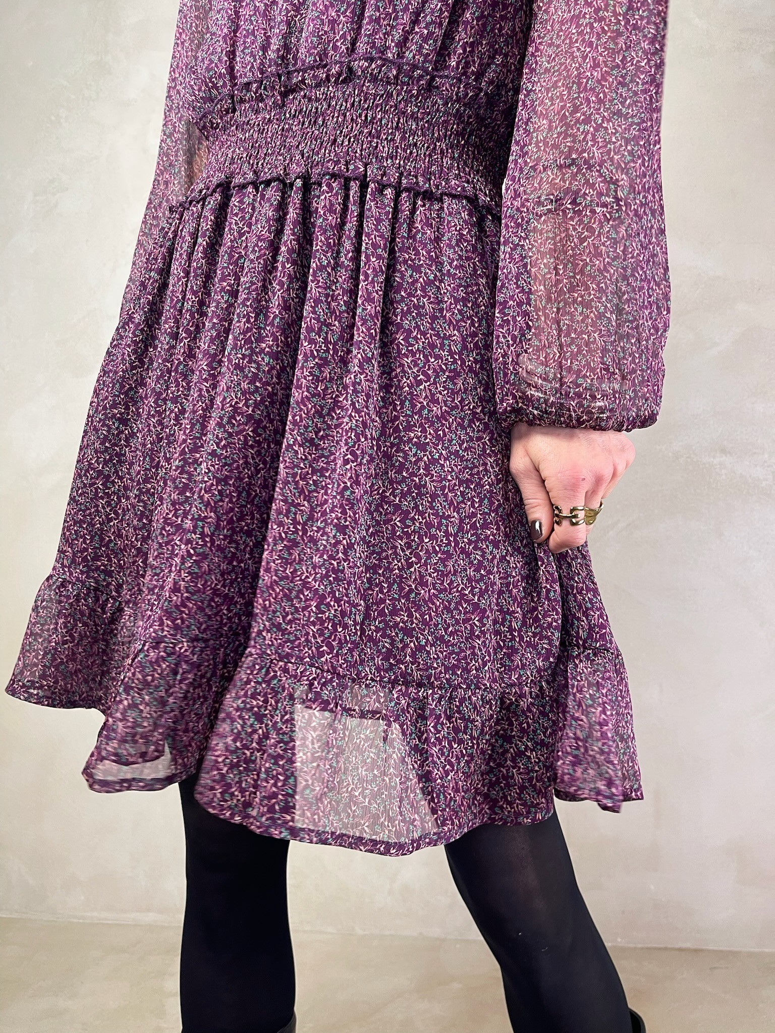 Robe prune à motifs