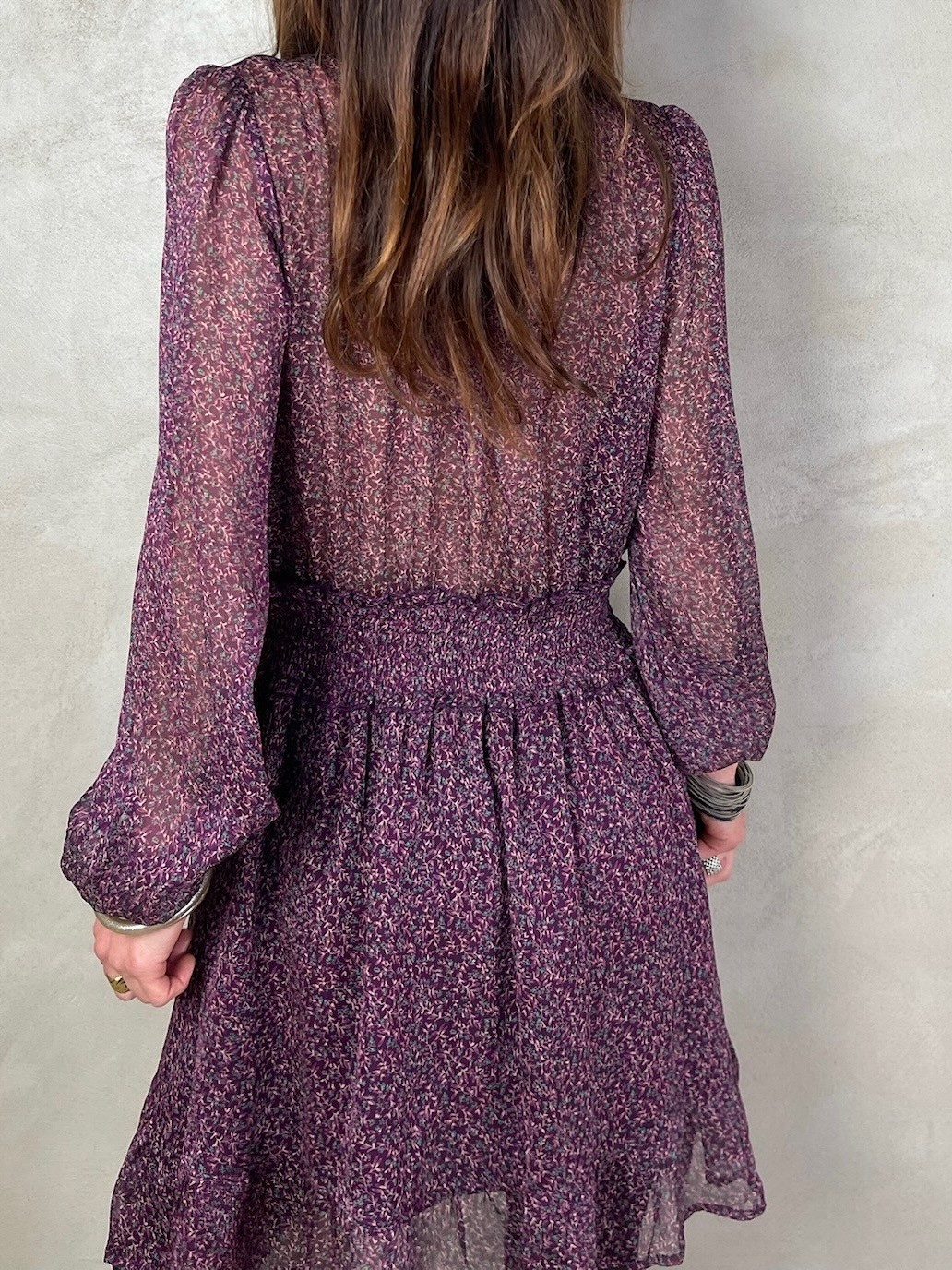 Robe prune à motifs