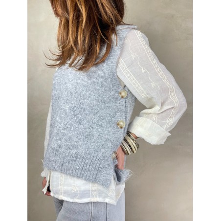 Pull gris boutons