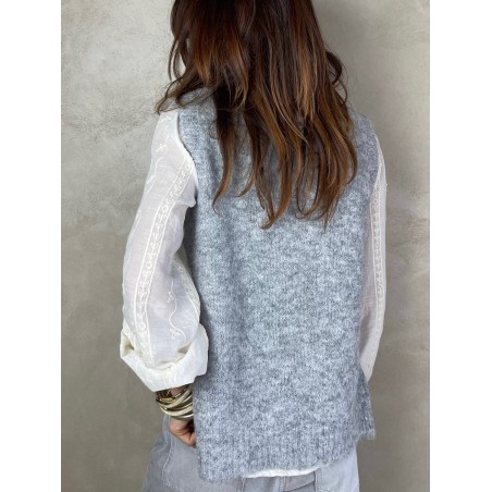 Pull gris boutons