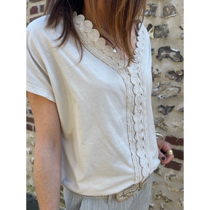 Top broderie beige